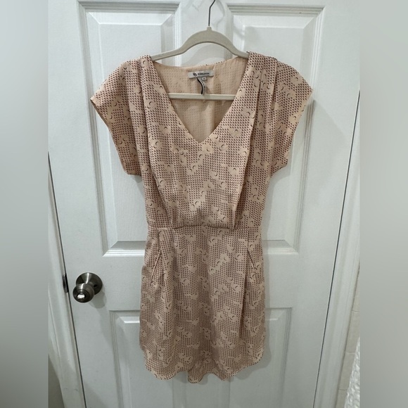 BCBGeneration Beige Patterned Mini Dress - Picture 1 of 4